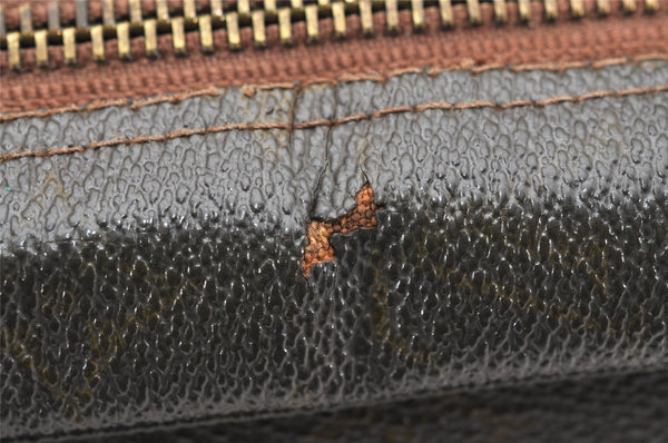 Auth Louis Vuitton Monogram Trousse Toilette 28 Clutch Hand Bag Old Model 3294K