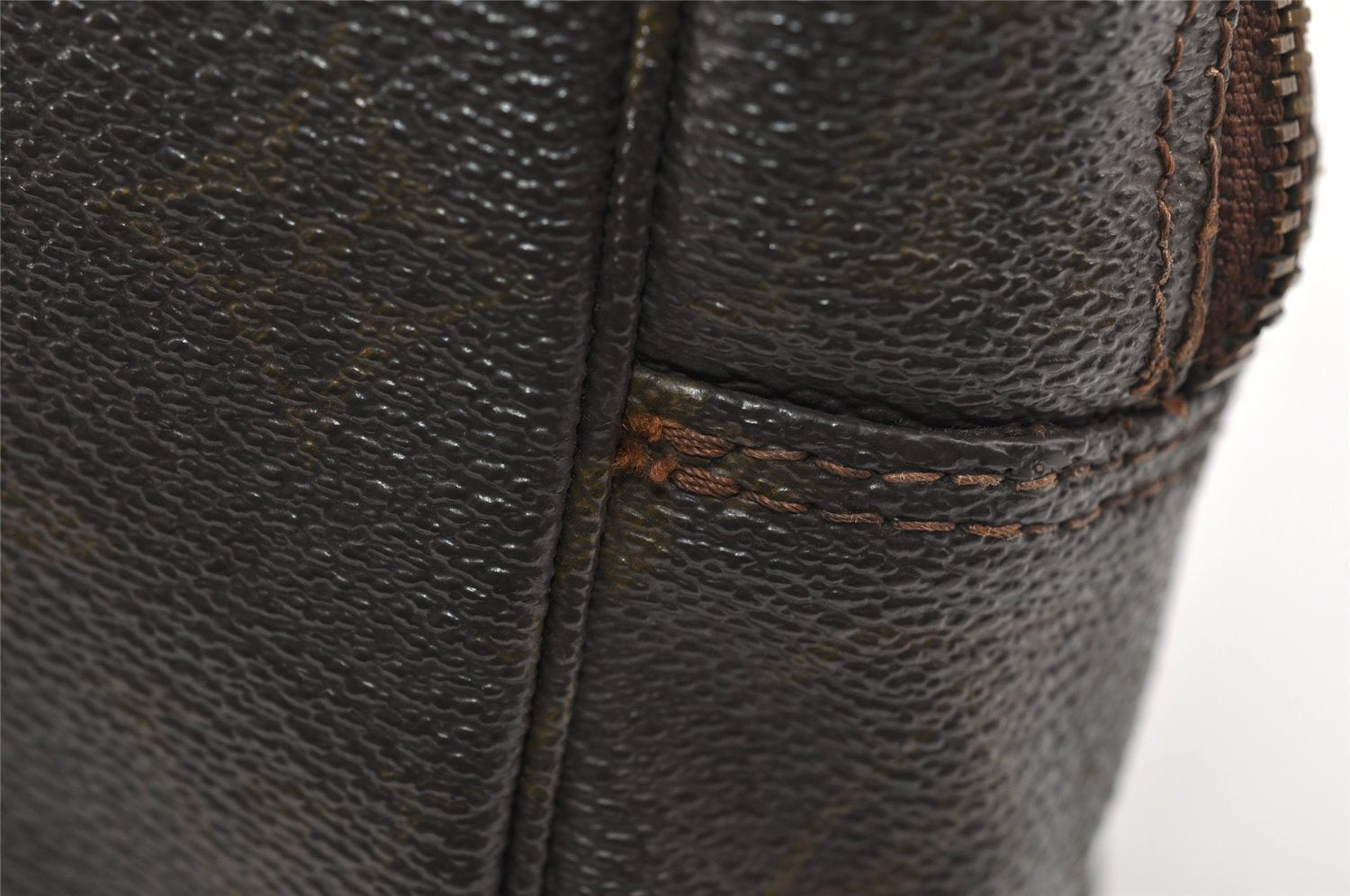 Auth Louis Vuitton Monogram Trousse Toilette 28 Clutch Hand Bag Old Model 3294K