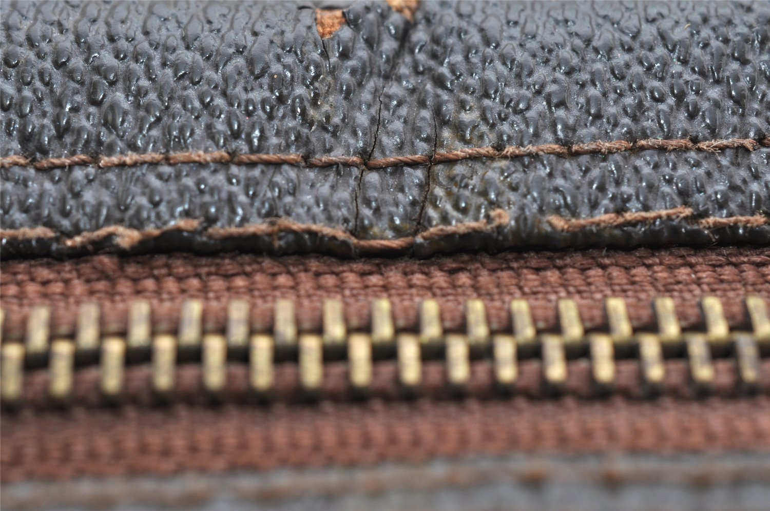 Auth Louis Vuitton Monogram Trousse Toilette 28 Clutch Hand Bag Old Model 3294K