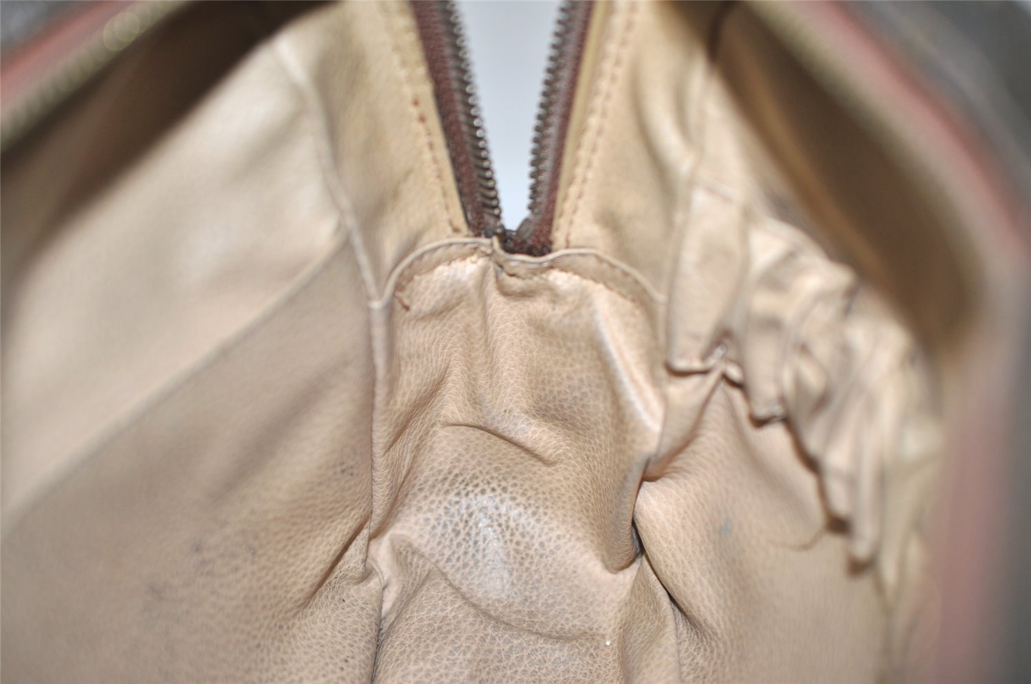 Auth Louis Vuitton Monogram Trousse Toilette 28 Clutch Hand Bag Old Model 3294K