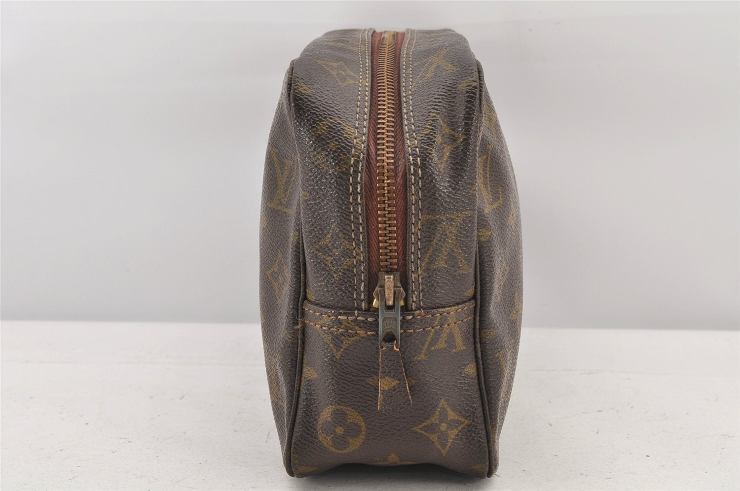 Auth Louis Vuitton Monogram Trousse Toilette 28 Clutch Hand Bag Old Model 3299K