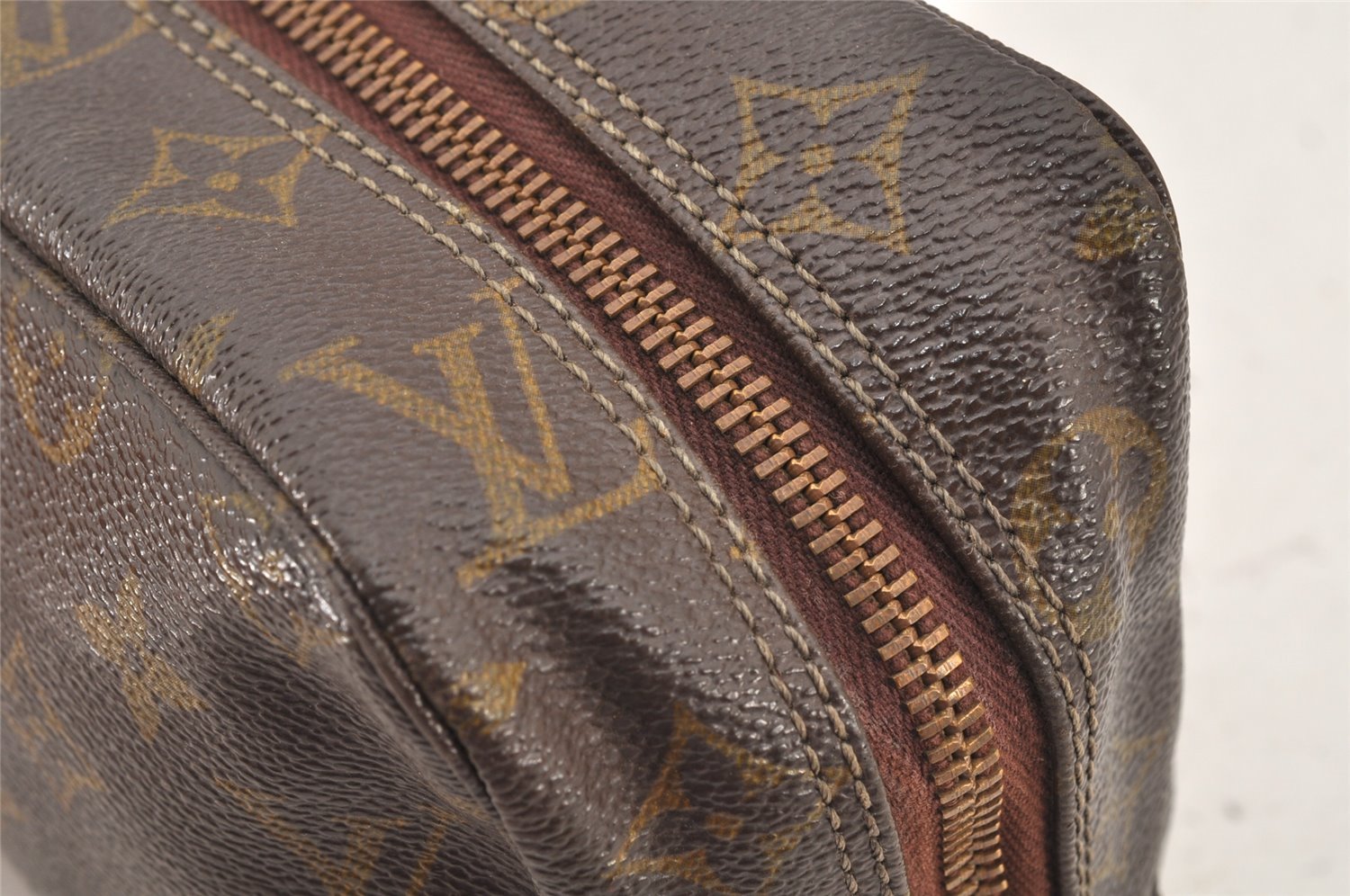 Auth Louis Vuitton Monogram Trousse Toilette 28 Clutch Hand Bag Old Model 3299K