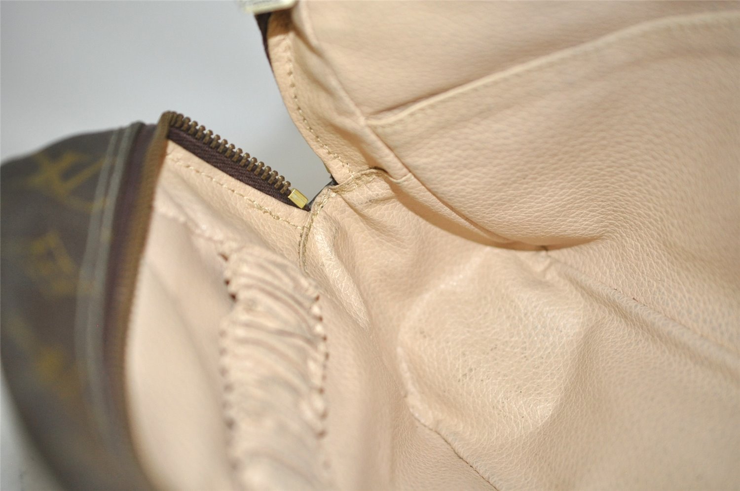 Auth Louis Vuitton Monogram Trousse Toilette 28 Clutch Hand Bag Old Model 3299K