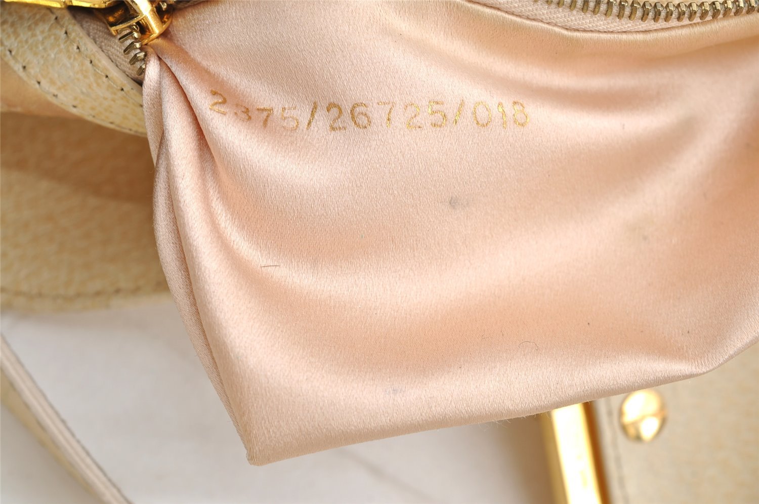 Authentic FENDI Mamma Baguette Shoulder Hand Bag Purse Leather White 3303I