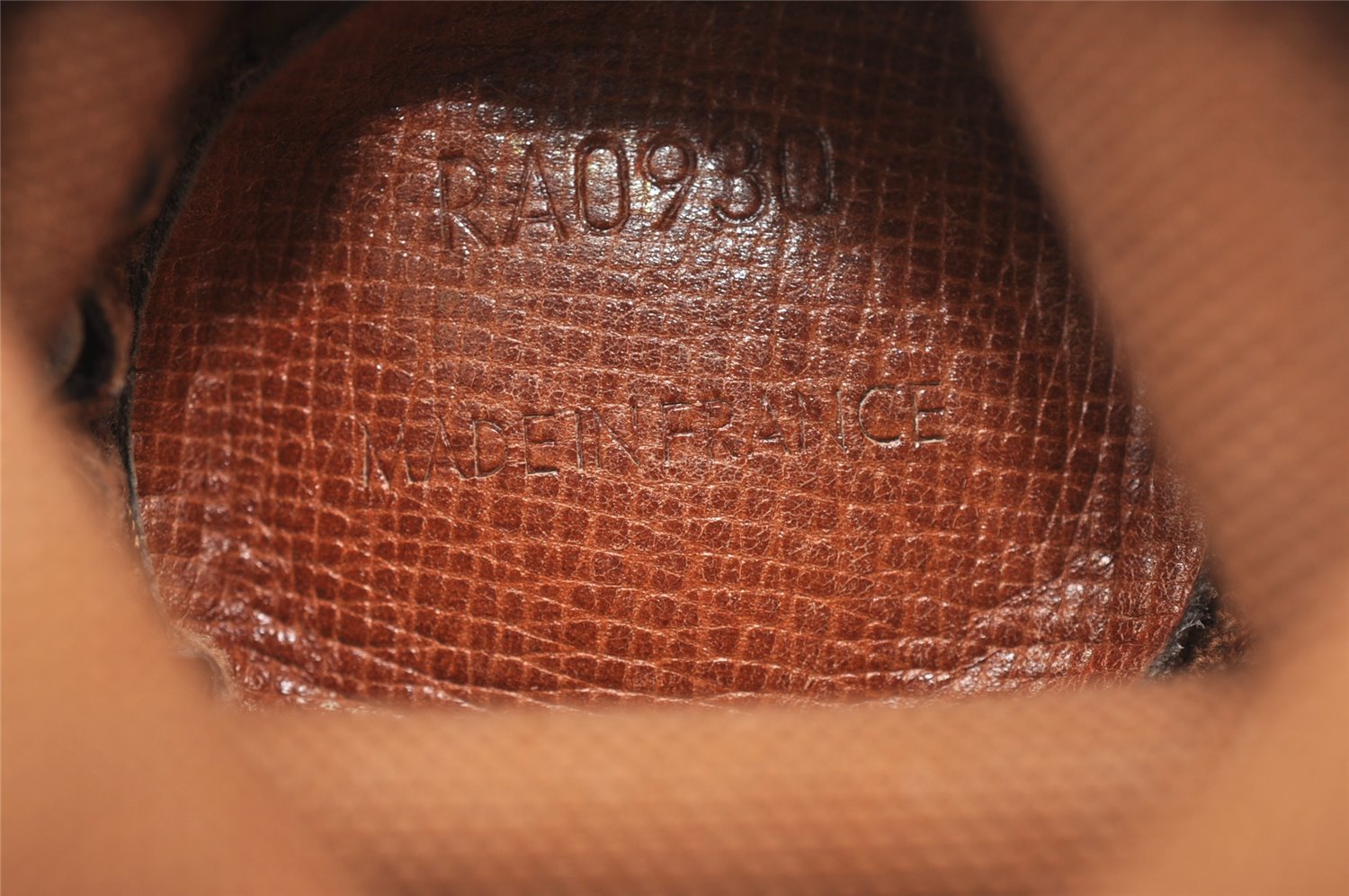 Authentic Louis Vuitton Monogram Etui 3 Golf Ball Case M58249 LV 3304J