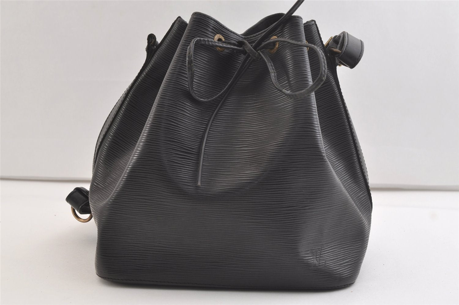 Authentic Louis Vuitton Epi Petit Noe Drawstring Bag M59012 Black Junk 3305K