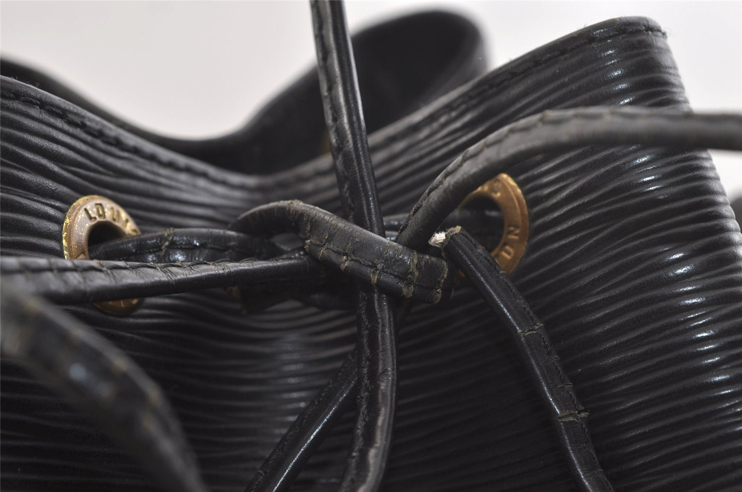 Authentic Louis Vuitton Epi Petit Noe Drawstring Bag M59012 Black Junk 3305K