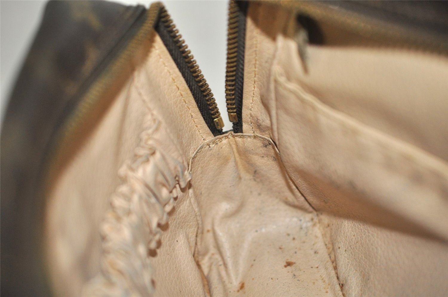 Auth Louis Vuitton Monogram Trousse Toilette 23 Clutch Hand Bag M47524 LV 3310K