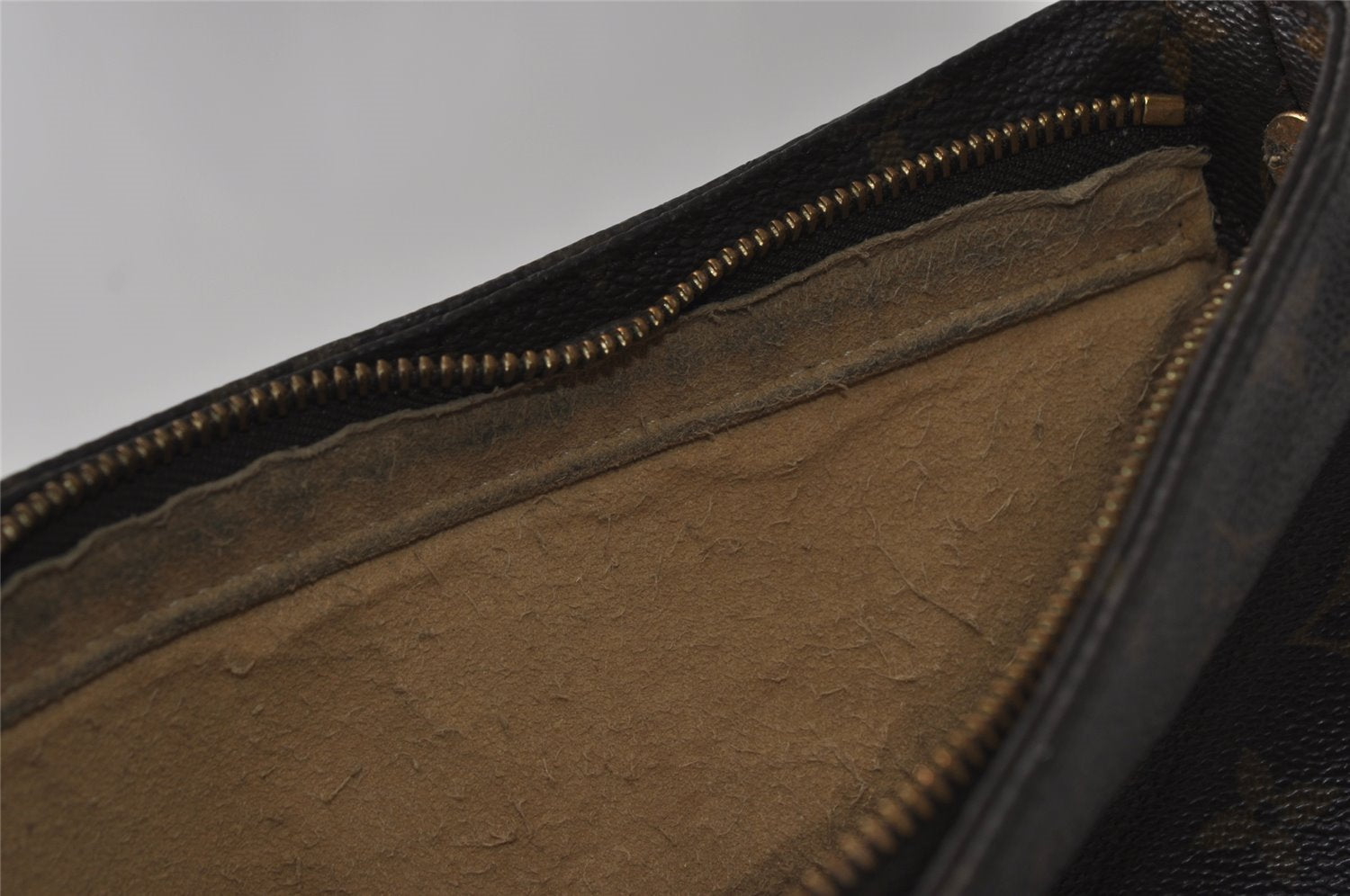 Authentic Louis Vuitton Monogram Looping GM Shoulder Bag M51145 LV 3322I