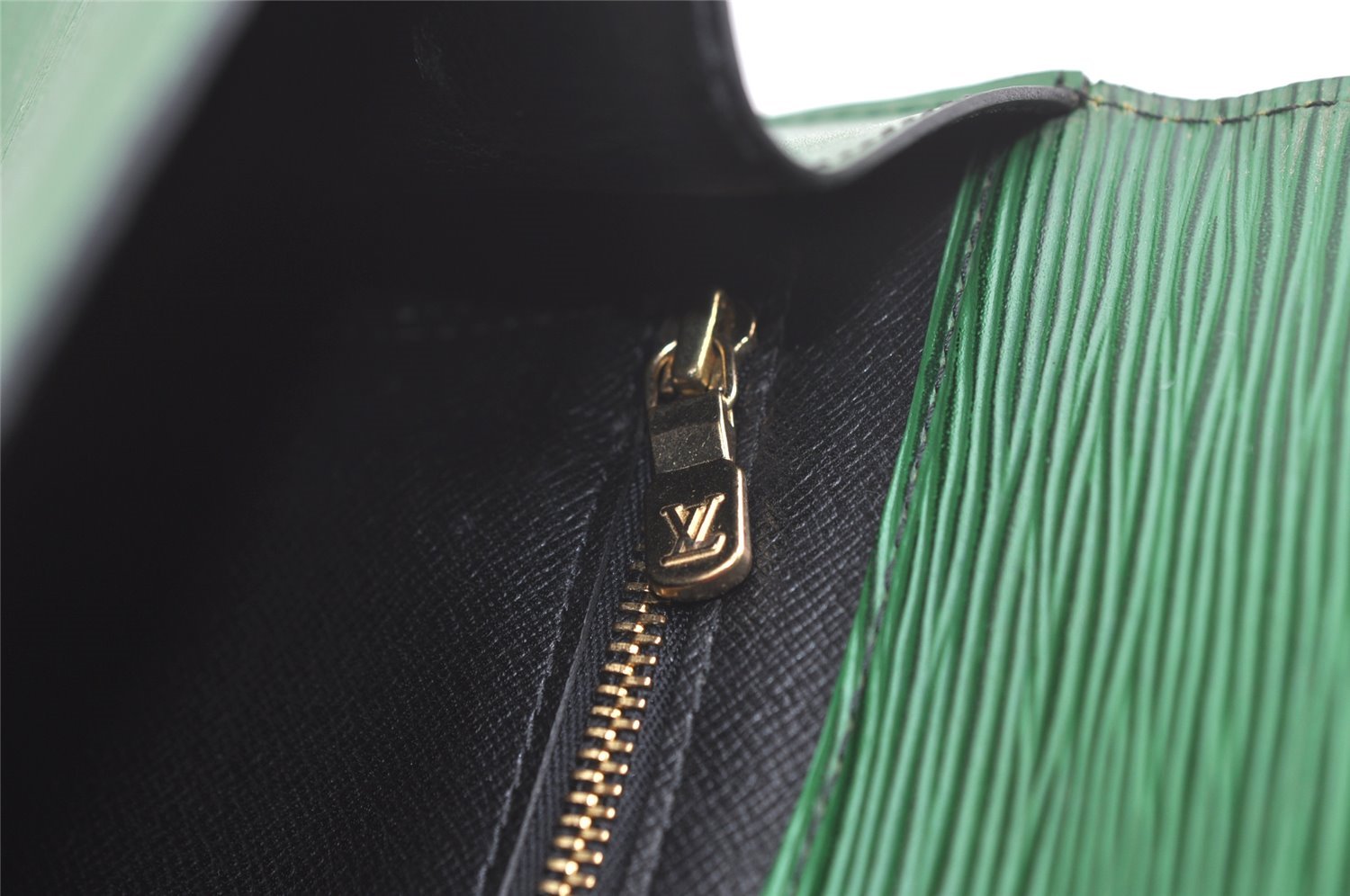 Authentic Louis Vuitton Epi Arts Deco Clutch Bag Green M52644 LV 3327K