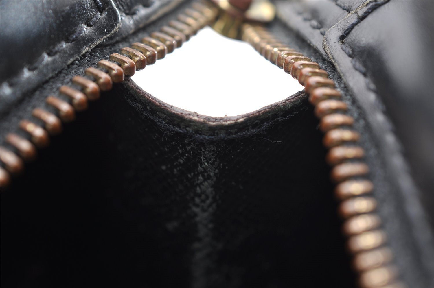 Authentic Louis Vuitton Epi Pochette Homme Clutch Hand Bag Black M52522 LV 3330I