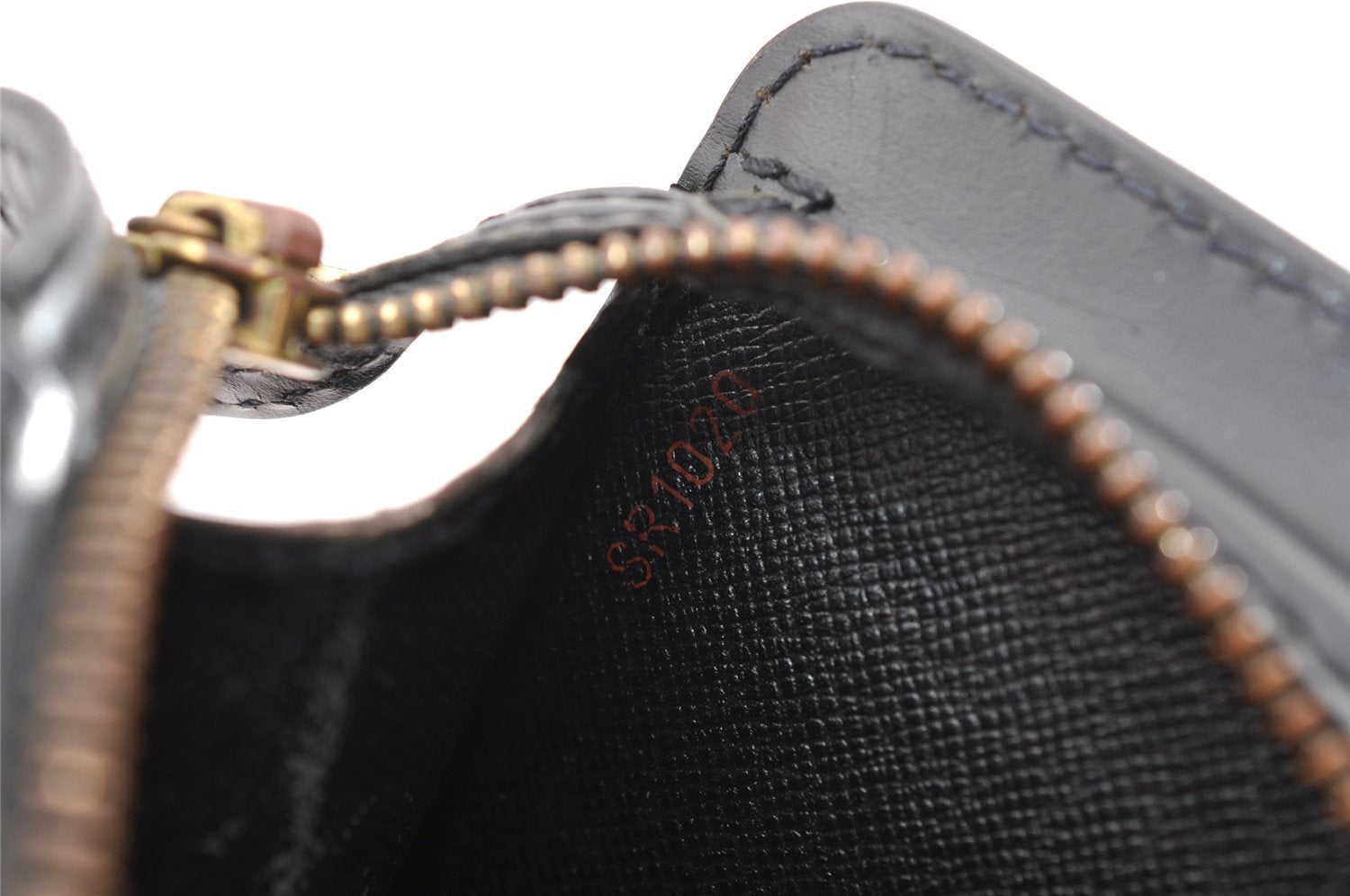 Authentic Louis Vuitton Epi Pochette Homme Clutch Hand Bag Black M52522 LV 3330I