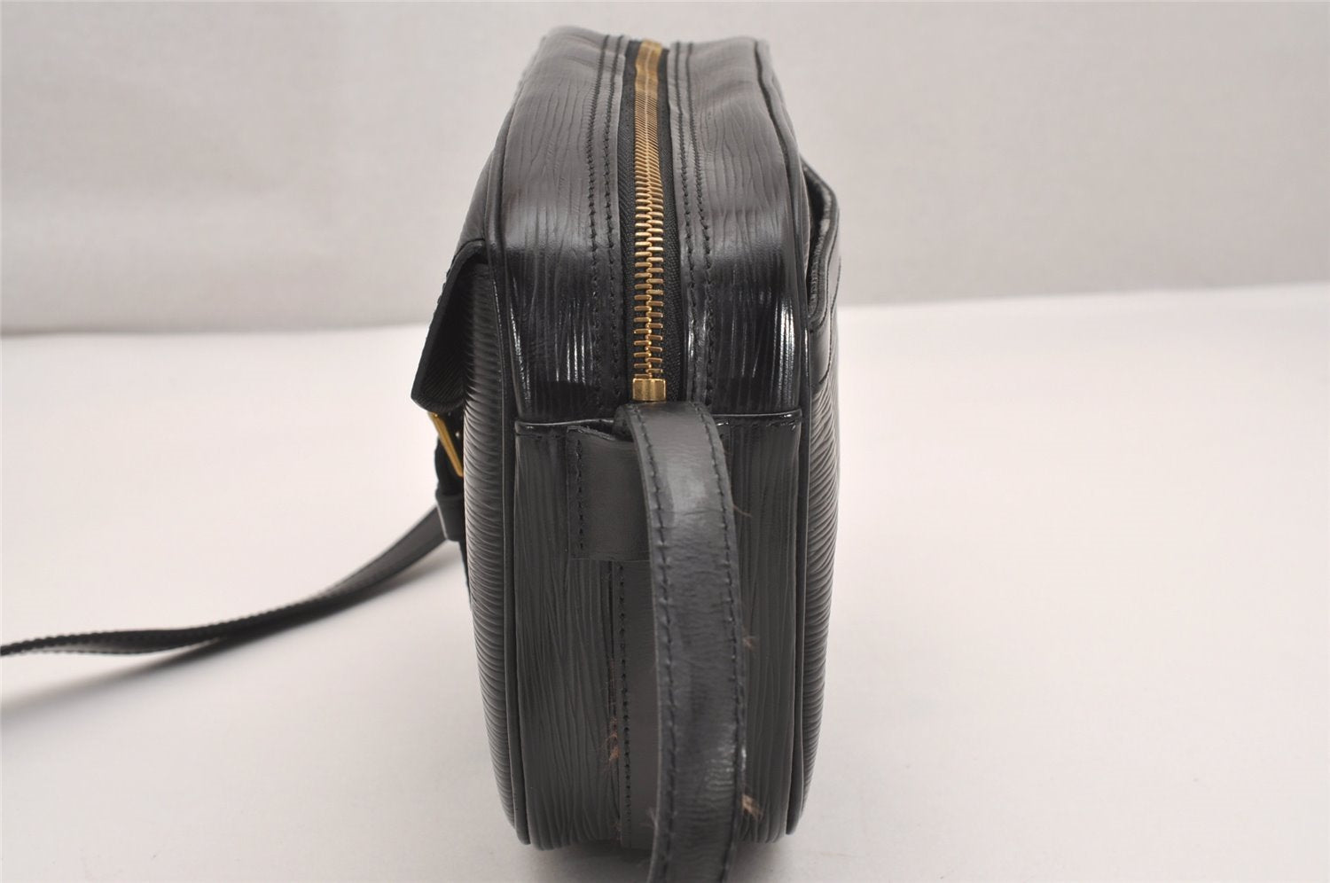 Authentic Louis Vuitton Epi Jeune Fille Shoulder Cross Bag Black M52152 LV 3331J