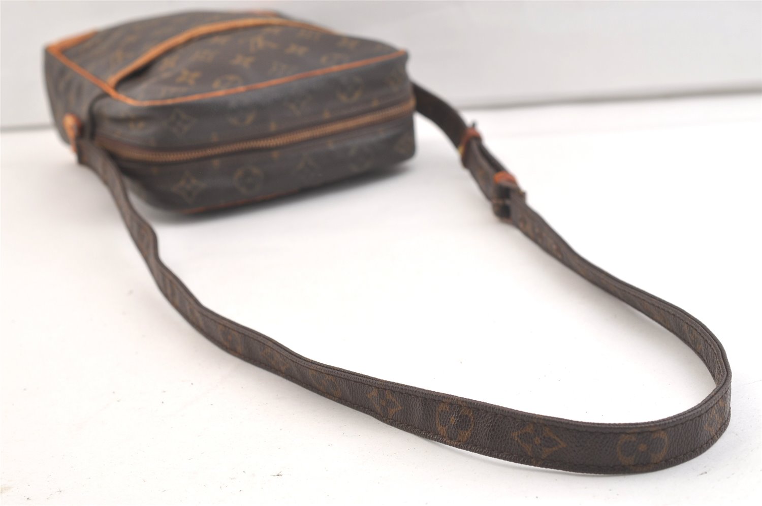 Authentic Louis Vuitton Monogram Danube GM Shoulder Cross Bag M45262 LV 3338K