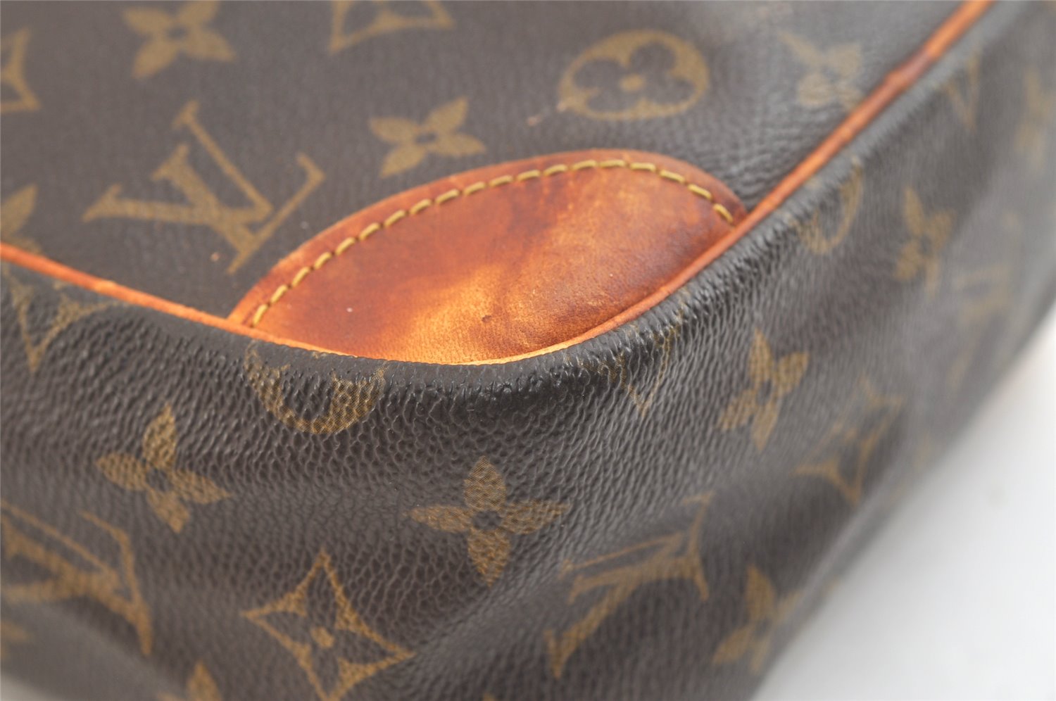 Authentic Louis Vuitton Monogram Danube GM Shoulder Cross Bag M45262 LV 3338K