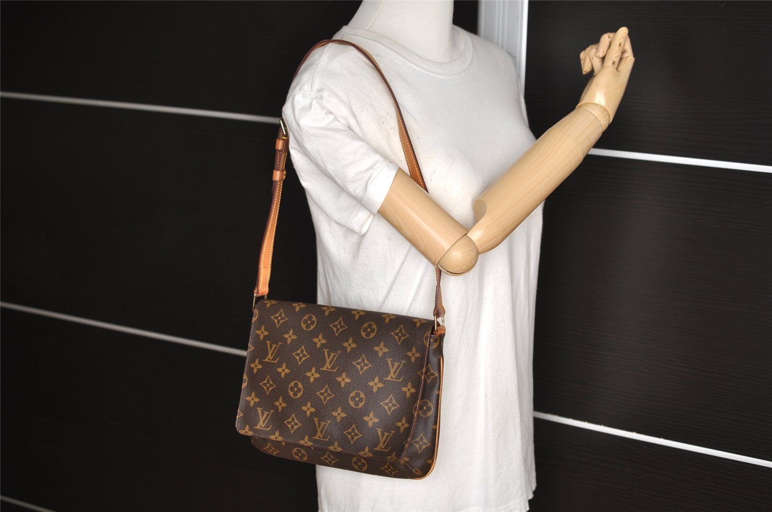 Authentic Louis Vuitton Monogram Musette Tango Shoulder Bag M51257 LV 3342I