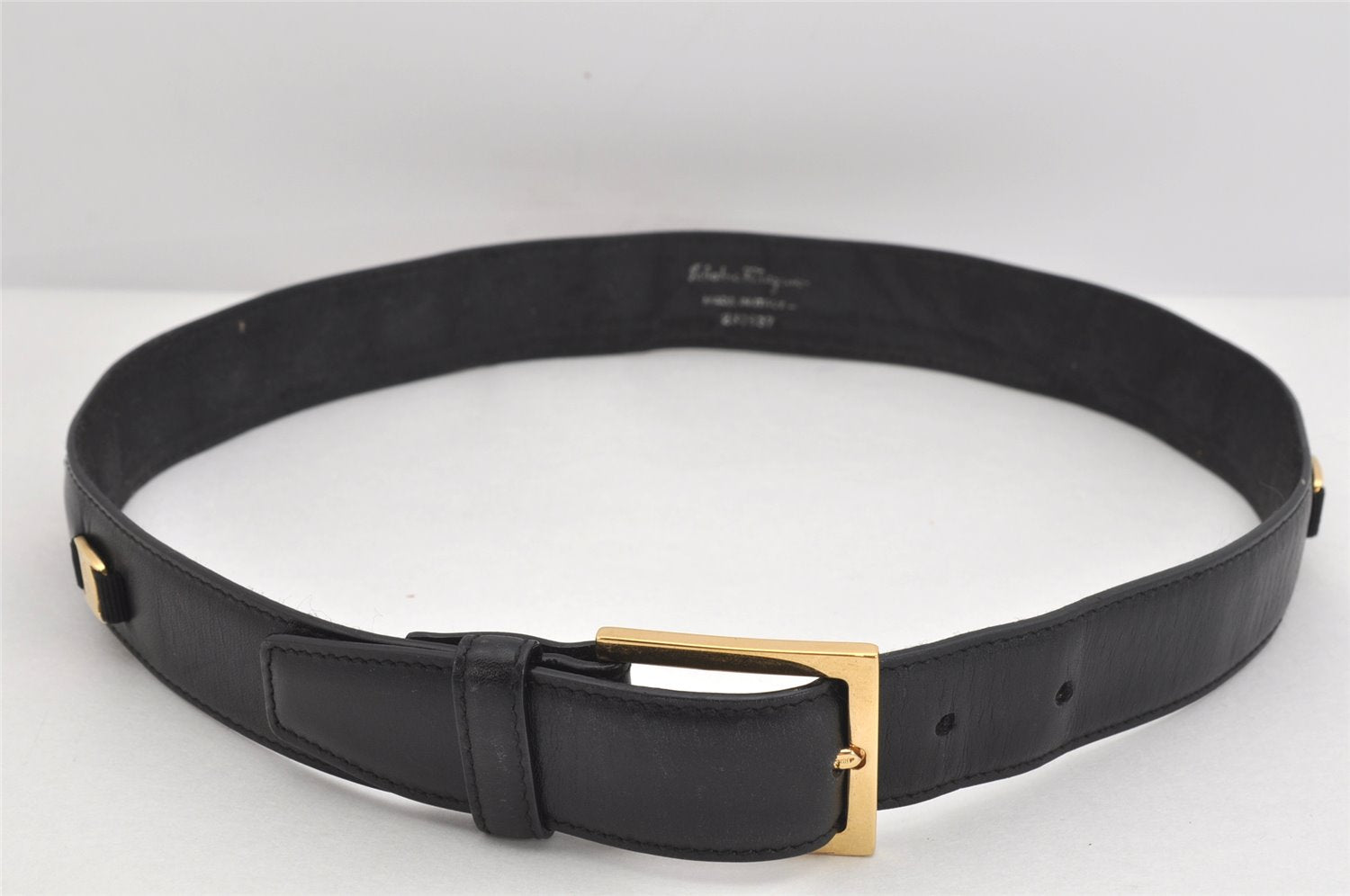 Authentic Salvatore Ferragamo Vara Vintage Leather Belt 26.4-28.3