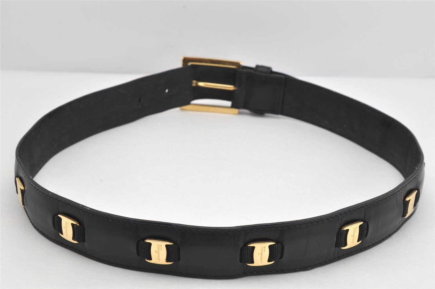 Authentic Salvatore Ferragamo Vara Vintage Leather Belt 26.4-28.3