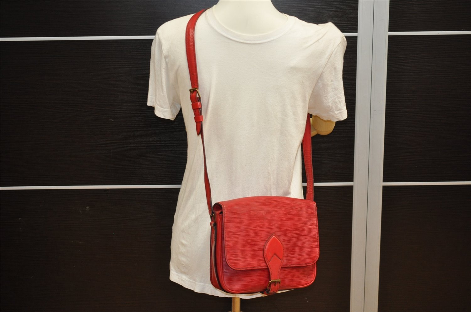 Authentic Louis Vuitton Epi Cartouchiere MM Shoulder Cross Bag M52247 Red 3353J