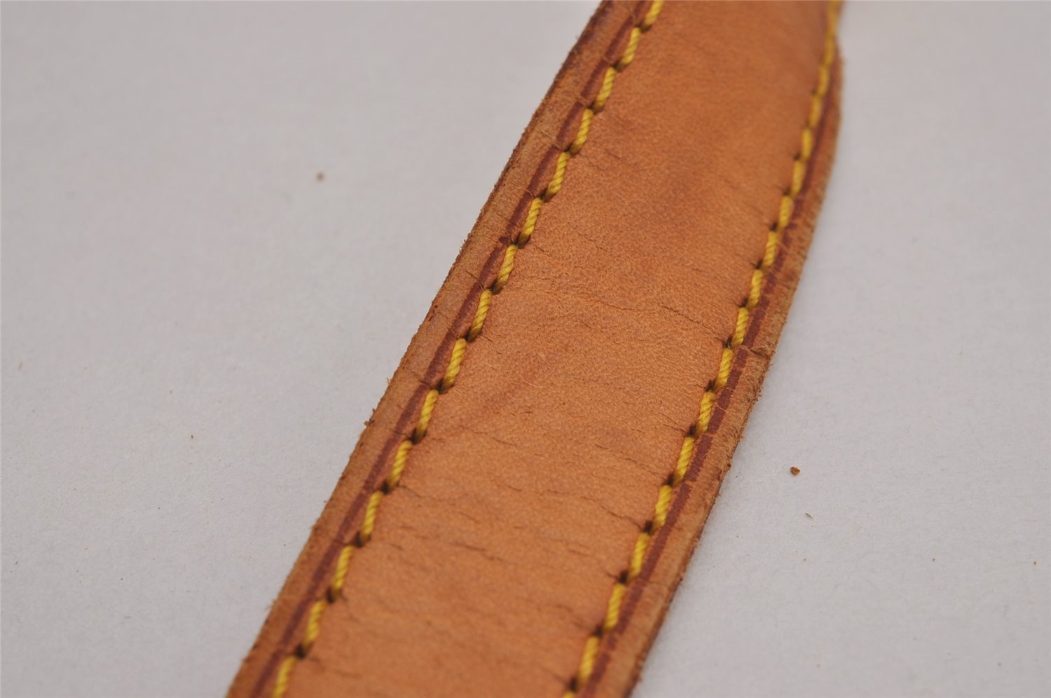 Authentic Louis Vuitton Leather Shoulder Strap Beige 40.9-48