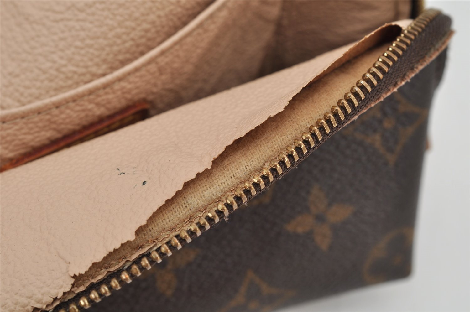 Authentic Louis Vuitton Monogram Pochette Cosmetic Pouch M47515 LV 3370K