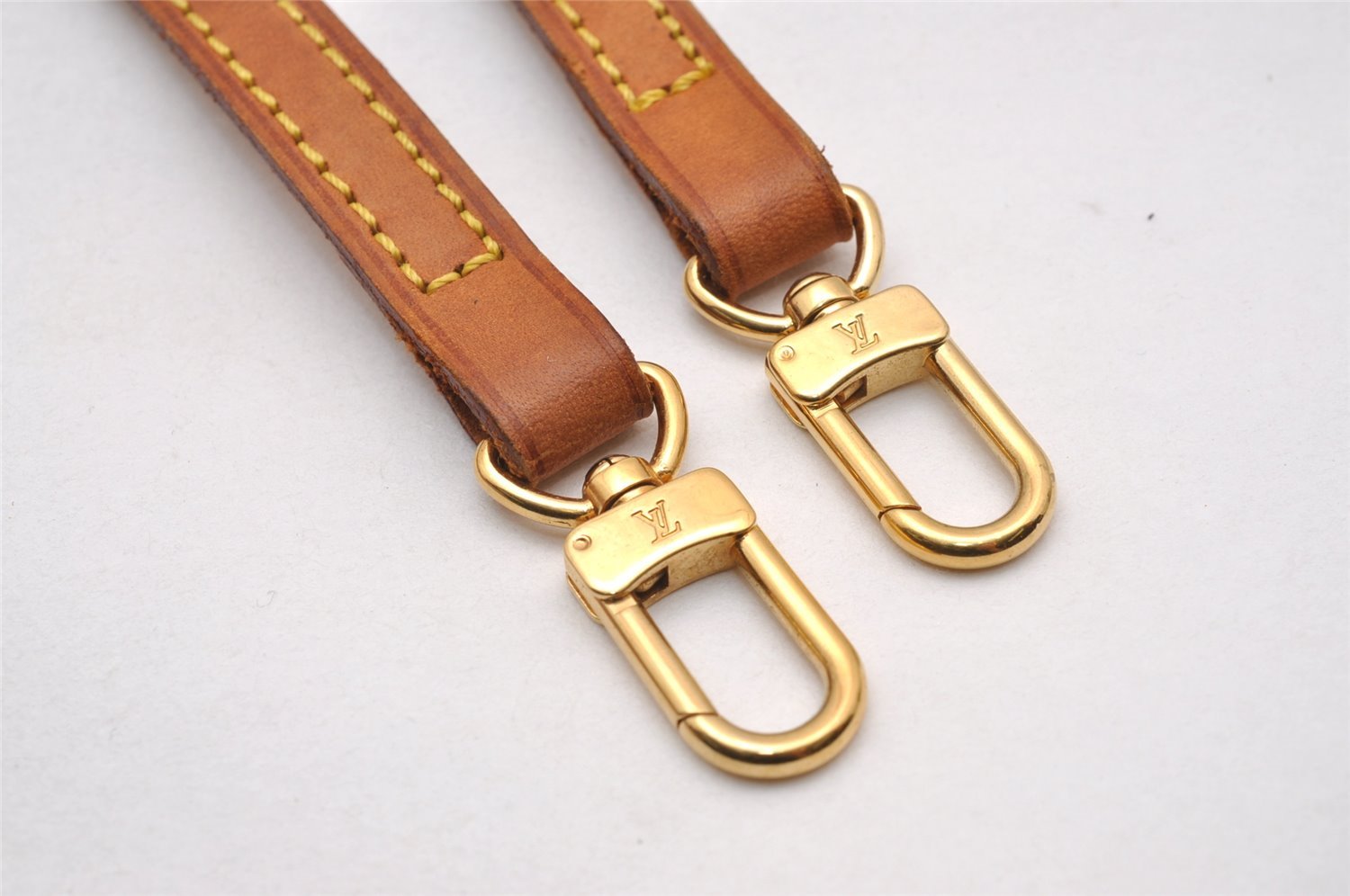 Authentic Louis Vuitton Leather Shoulder Strap Beige 45.1