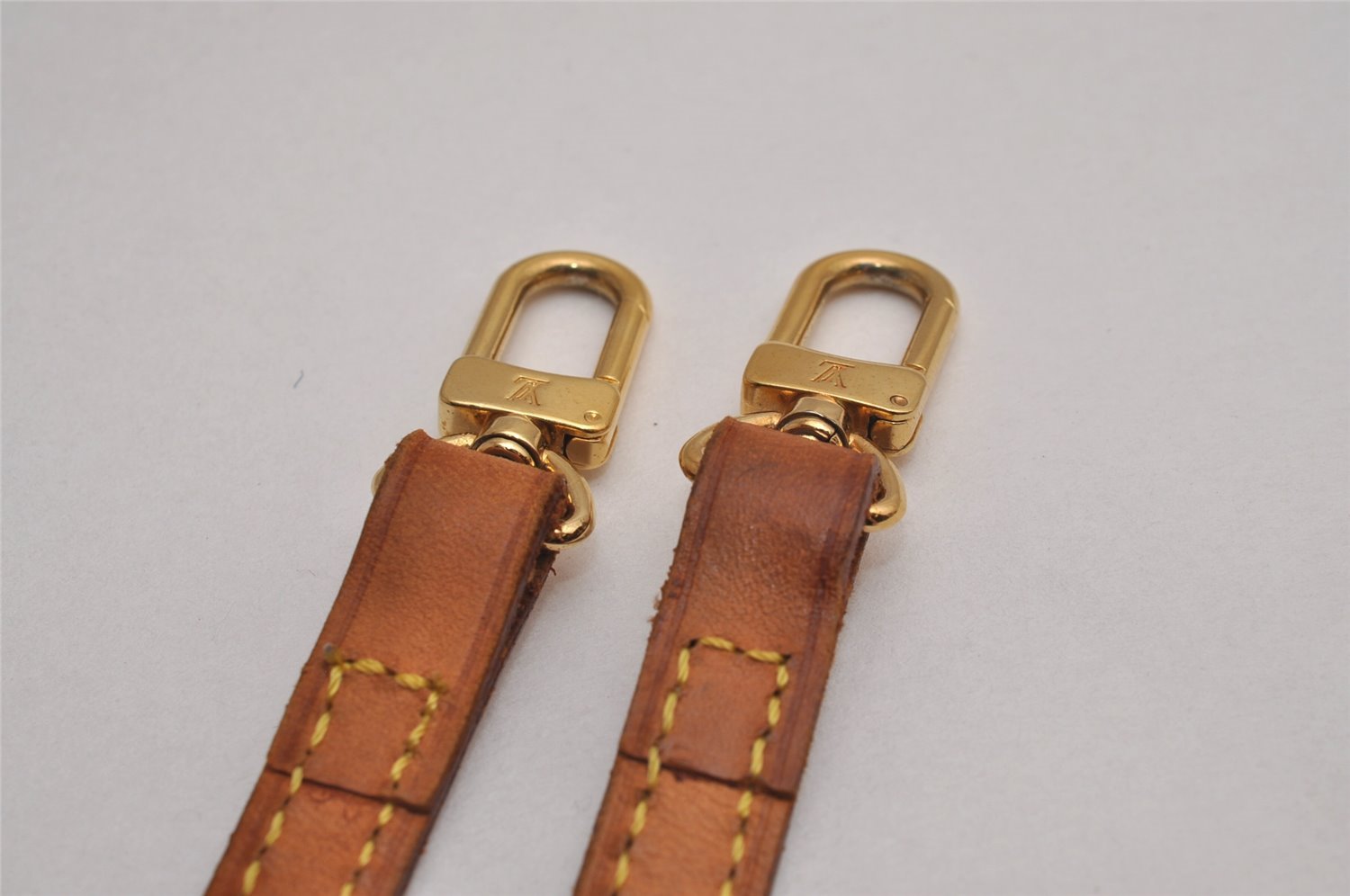 Authentic Louis Vuitton Leather Shoulder Strap Beige 45.1