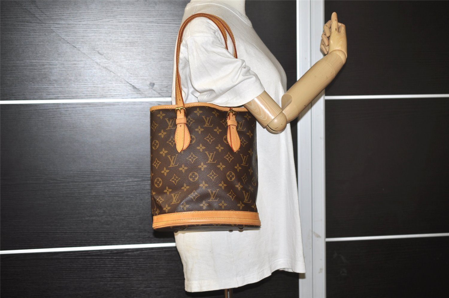 Authentic Louis Vuitton Monogram Bucket PM Shoulder Tote Bag M42238 LV 3394J