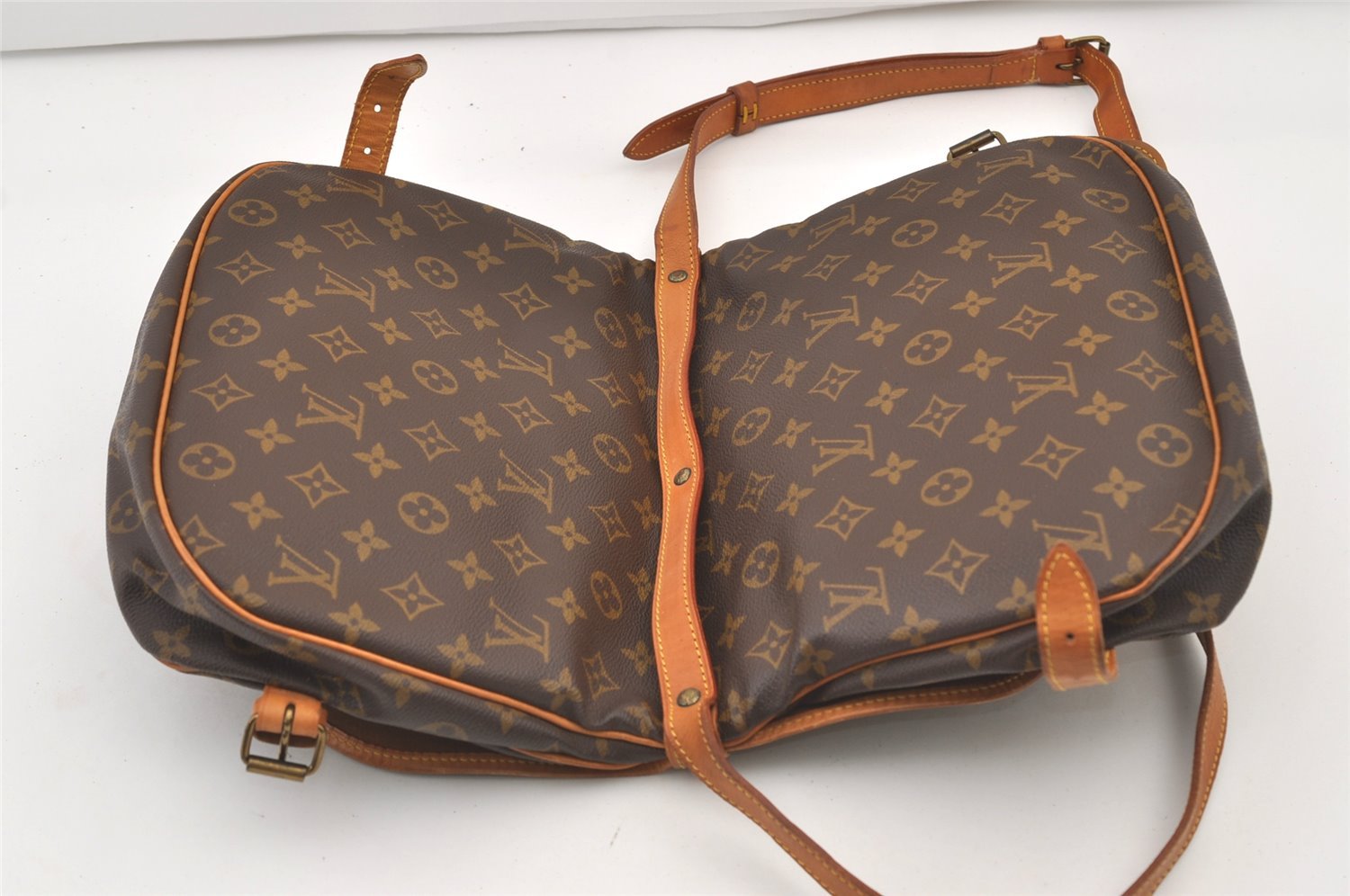 Authentic Louis Vuitton Monogram Saumur 30 Shoulder Cross Bag M42256 LV 3399J