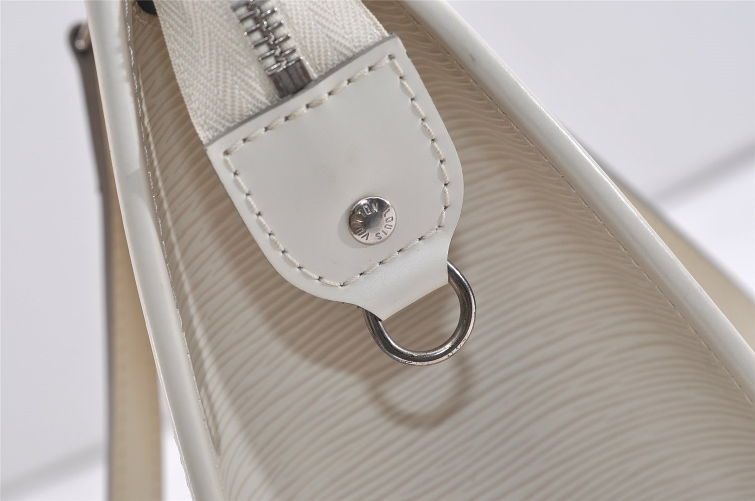 Authentic Louis Vuitton Epi Madeleine GM White Shoulder Bag M5934J LV 3403J