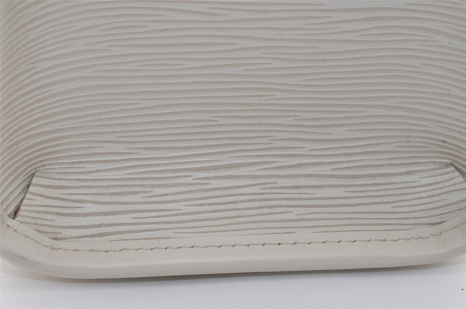 Authentic Louis Vuitton Epi Madeleine GM White Shoulder Bag M5934J LV 3403J