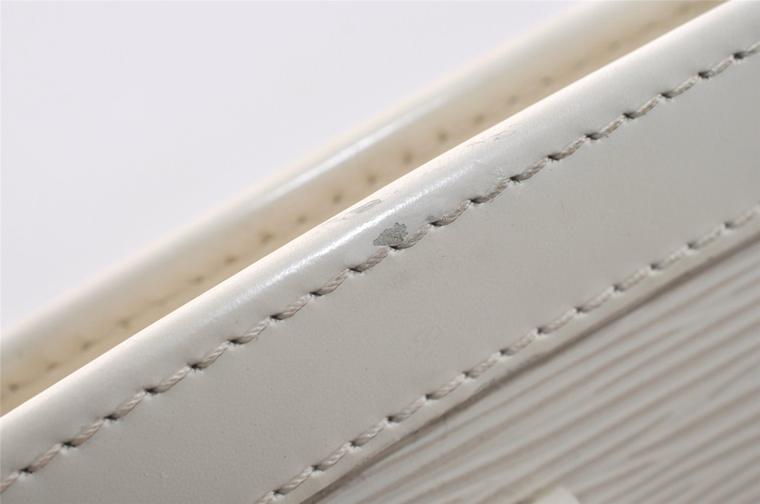 Authentic Louis Vuitton Epi Madeleine GM White Shoulder Bag M5934J LV 3403J