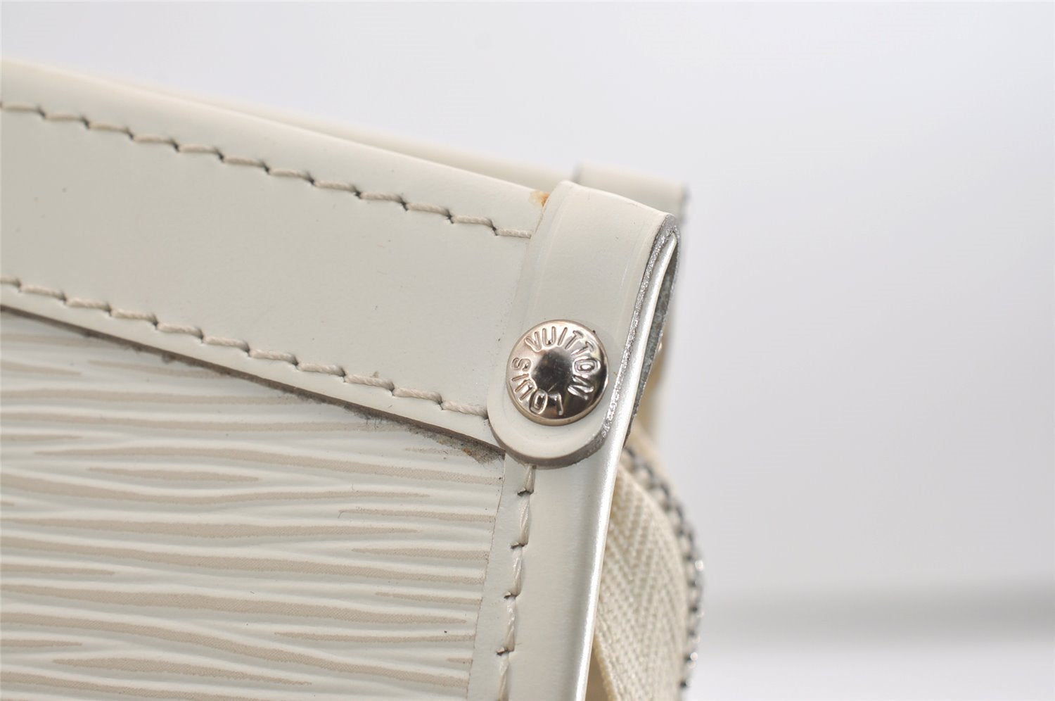 Authentic Louis Vuitton Epi Madeleine GM White Shoulder Bag M5934J LV 3403J