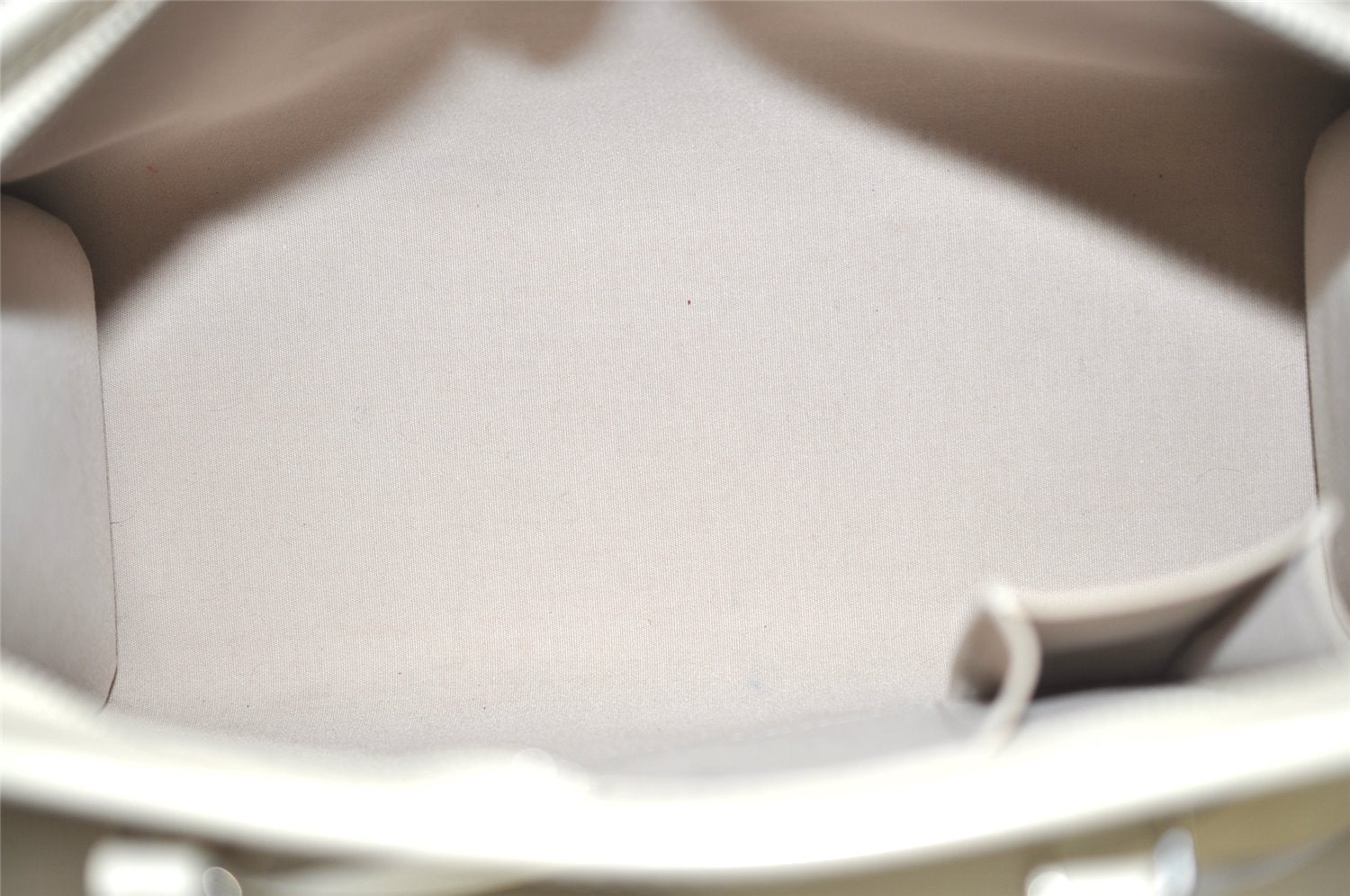 Authentic Louis Vuitton Epi Madeleine GM White Shoulder Bag M5934J LV 3403J