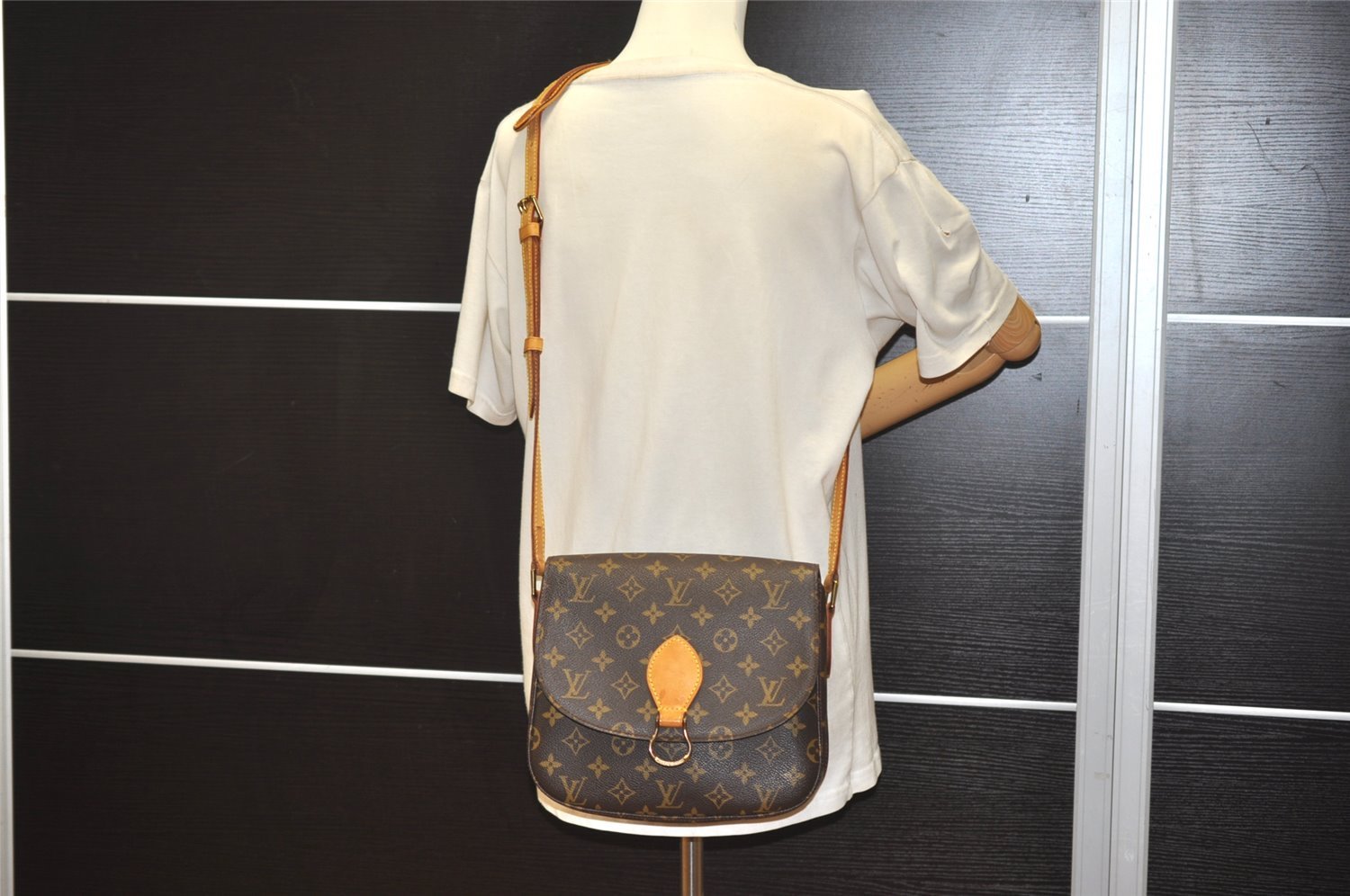 Authentic Louis Vuitton Monogram Saint Cloud GM M51242 Shoulder Cross Bag 3426J