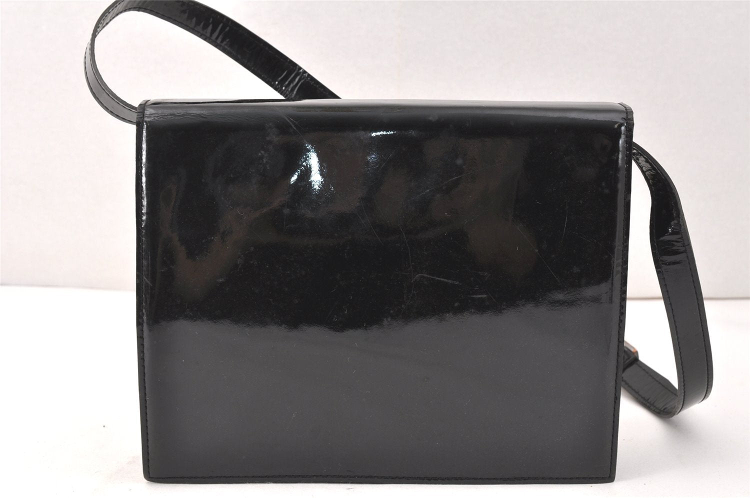 Authentic YVES SAINT LAURENT Shoulder Bag Purse Enamel Black 3427K