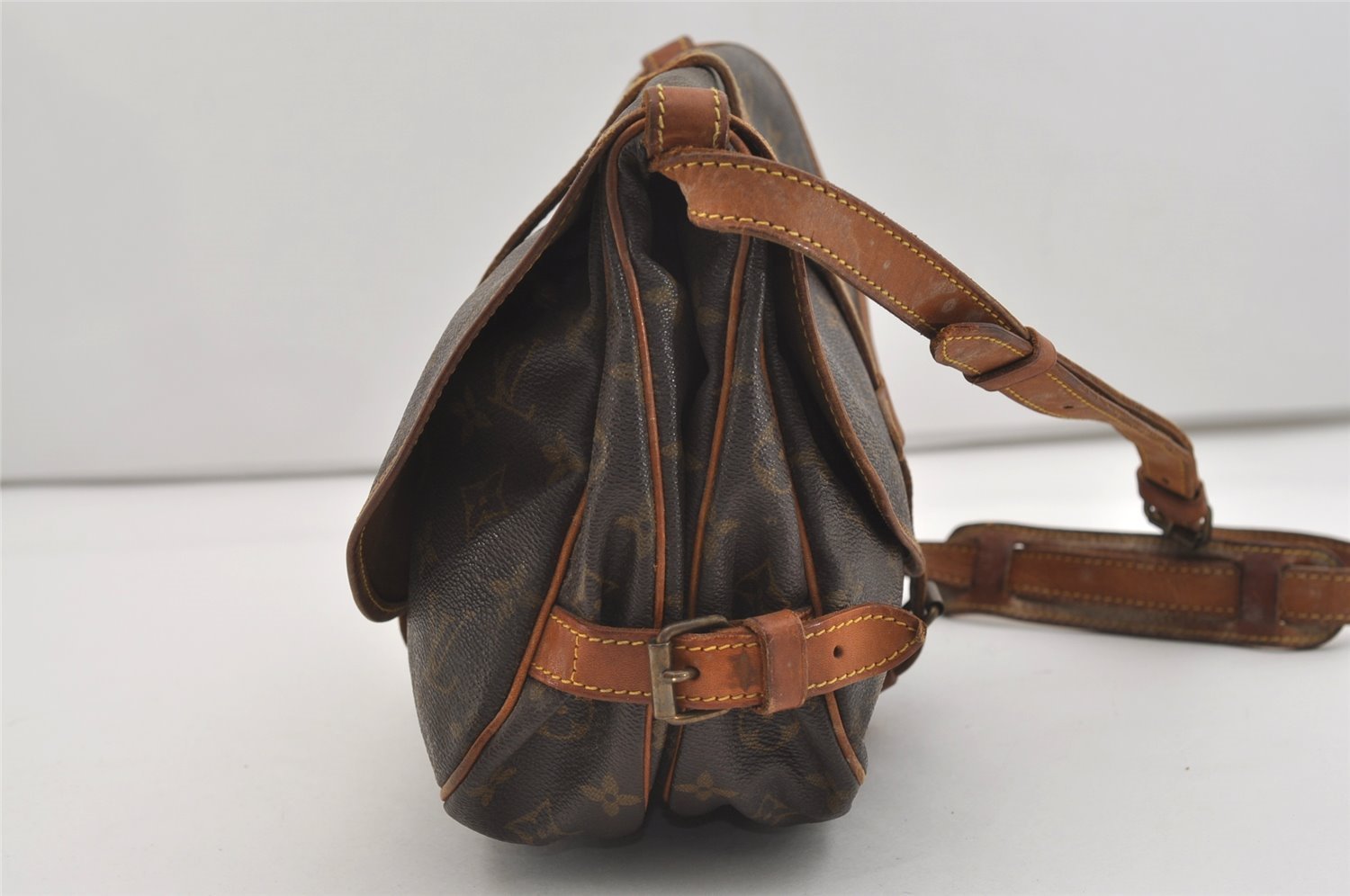 Authentic Louis Vuitton Monogram Saumur 30 Shoulder Cross Bag M42256 LV 3428J