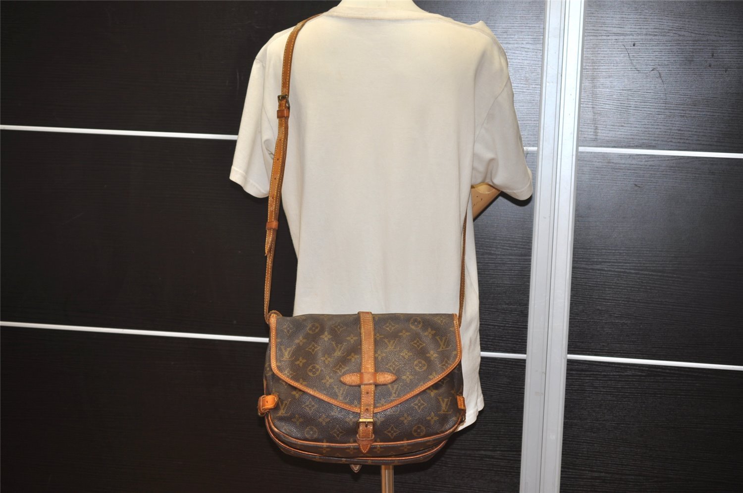 Authentic Louis Vuitton Monogram Saumur 30 Shoulder Cross Bag M42256 LV 3428J