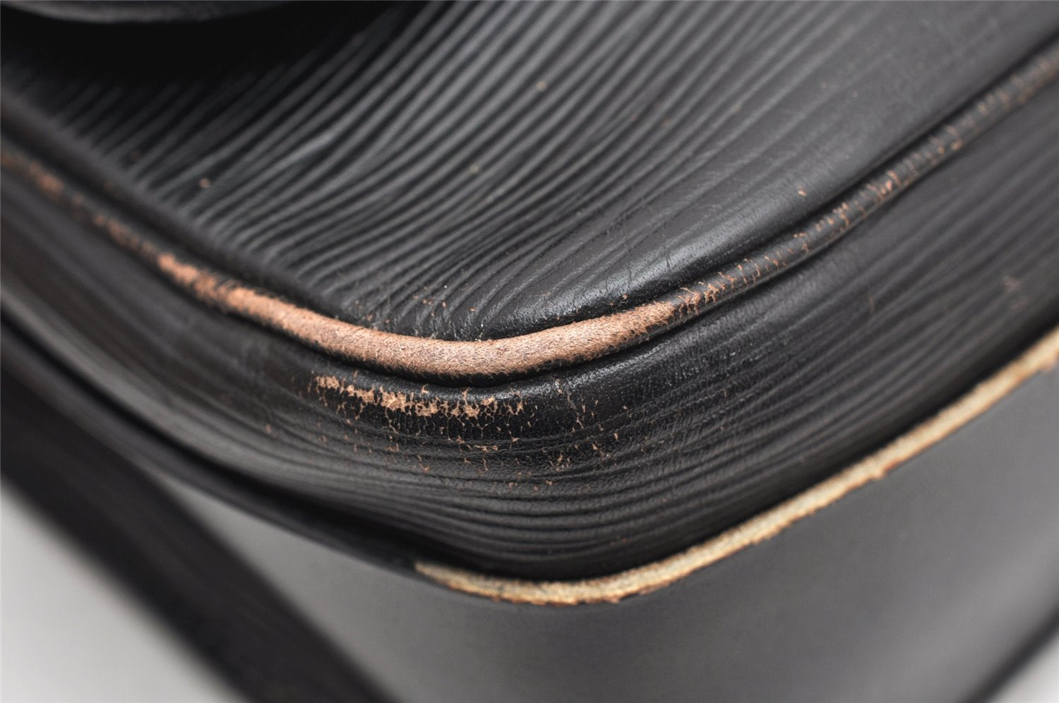 Authentic Louis Vuitton Epi Cartouchiere MM Shoulder Bag Black M52242 LV 3432K