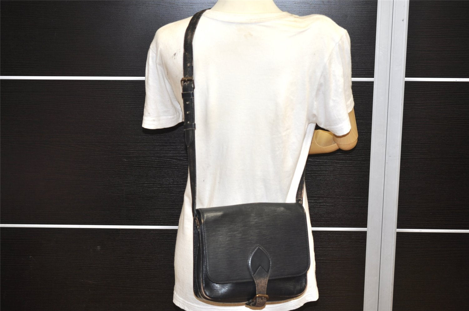 Authentic Louis Vuitton Epi Cartouchiere MM Shoulder Bag Black M52242 LV 3432K