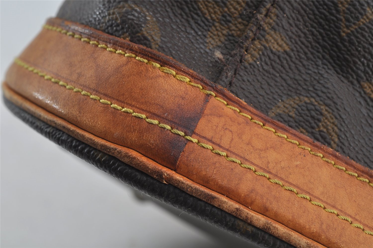 Authentic Louis Vuitton Monogram Bucket GM Shoulder Bag M42236 LV Junk 3439J