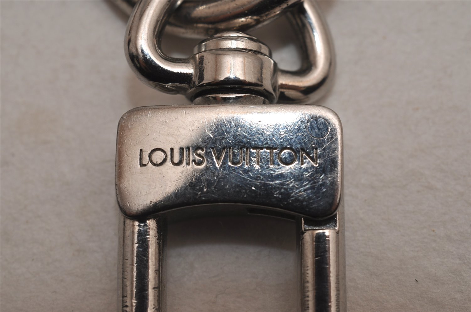 Auth Louis Vuitton Damier Spray Porte Cles Dragonne Key Charm MP3339 LV 3460J