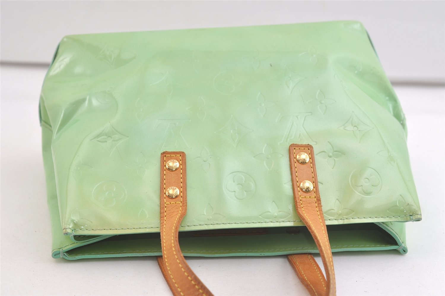 Authentic Louis Vuitton Vernis Reade PM Hand Bag Light Green M91307 LV 3463K