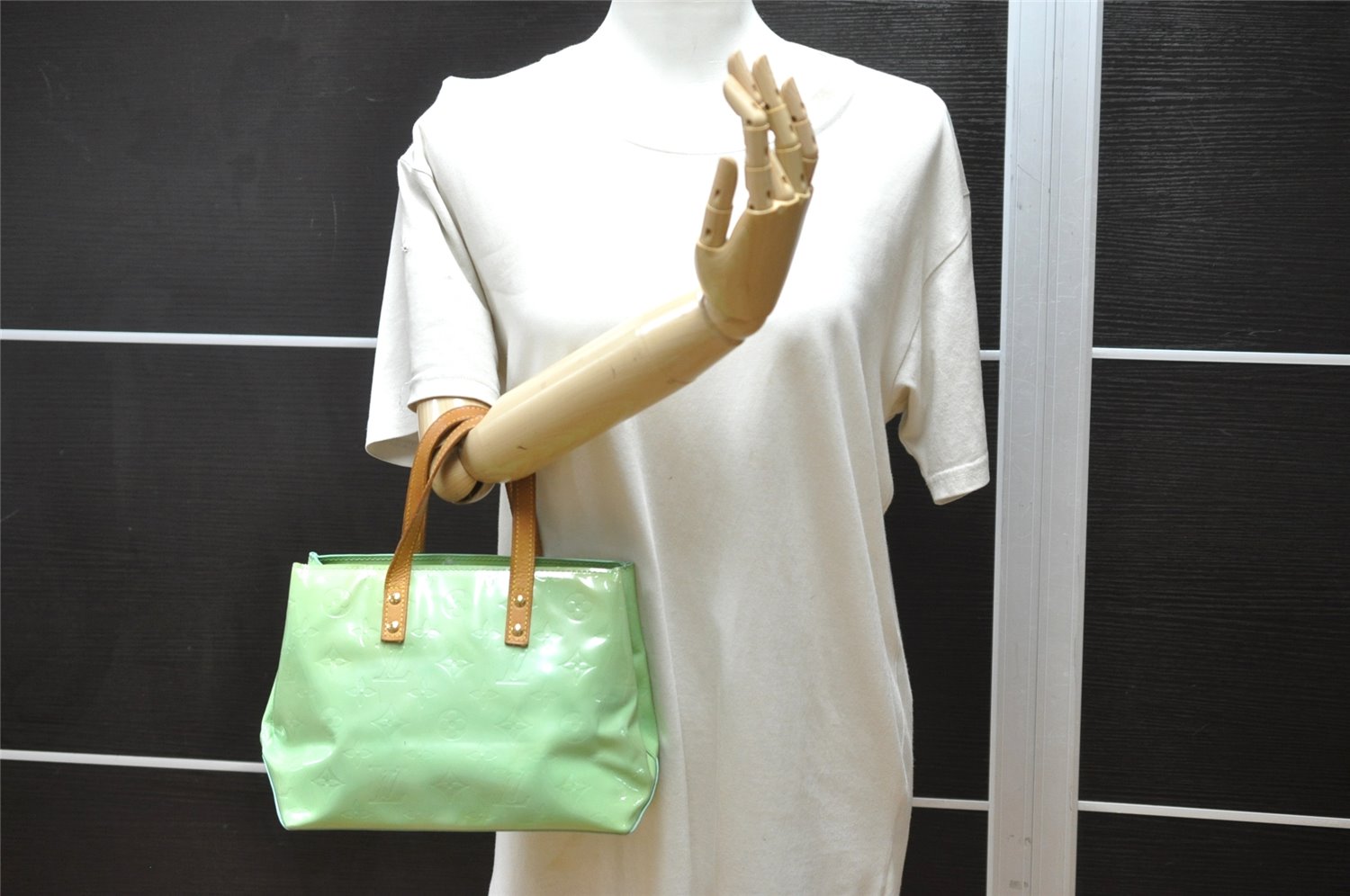 Authentic Louis Vuitton Vernis Reade PM Hand Bag Light Green M91307 LV 3463K