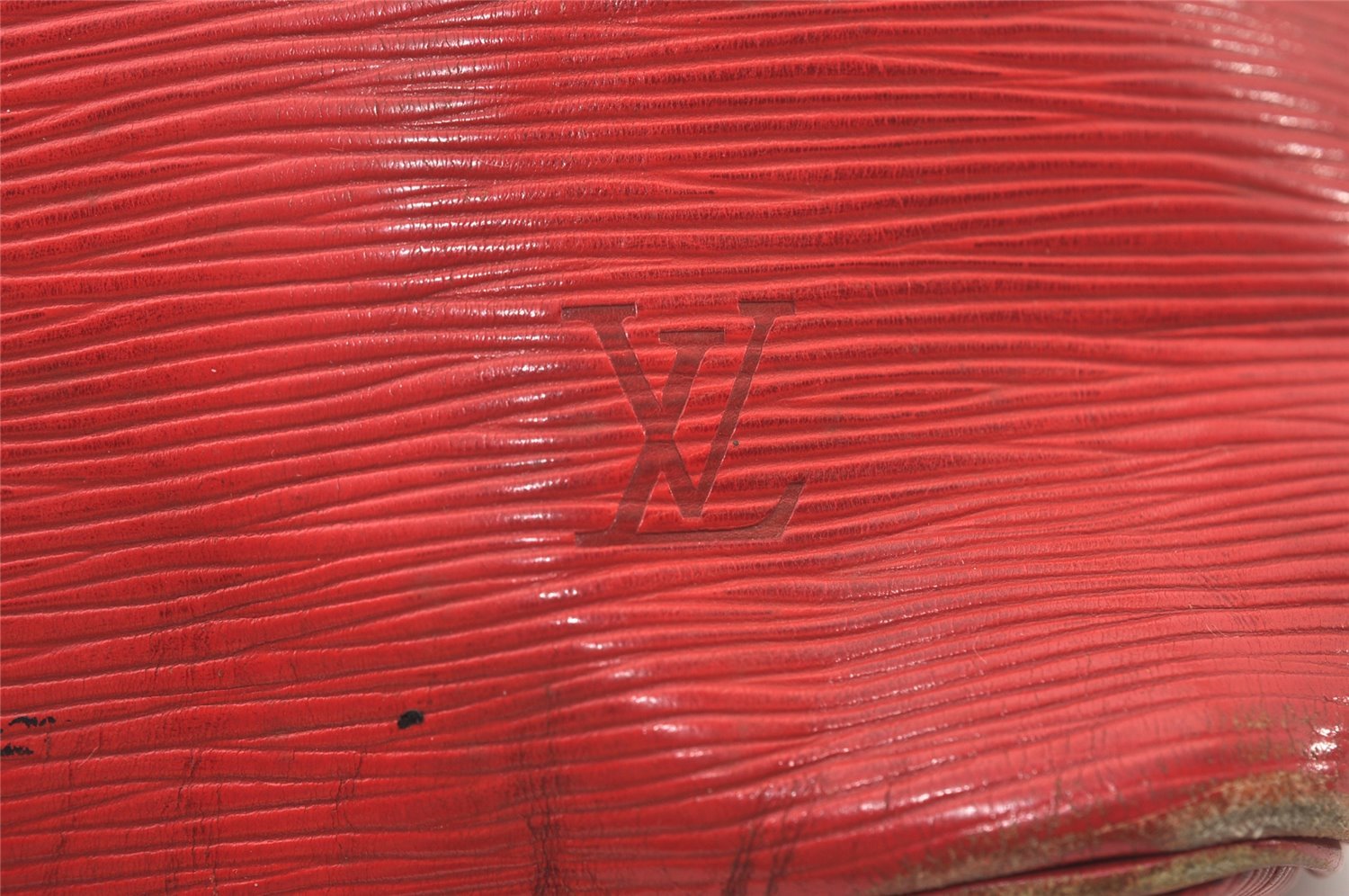 Authentic Louis Vuitton Epi Petit Noe Drawstring Bag M44107 Red Junk LV 3474J