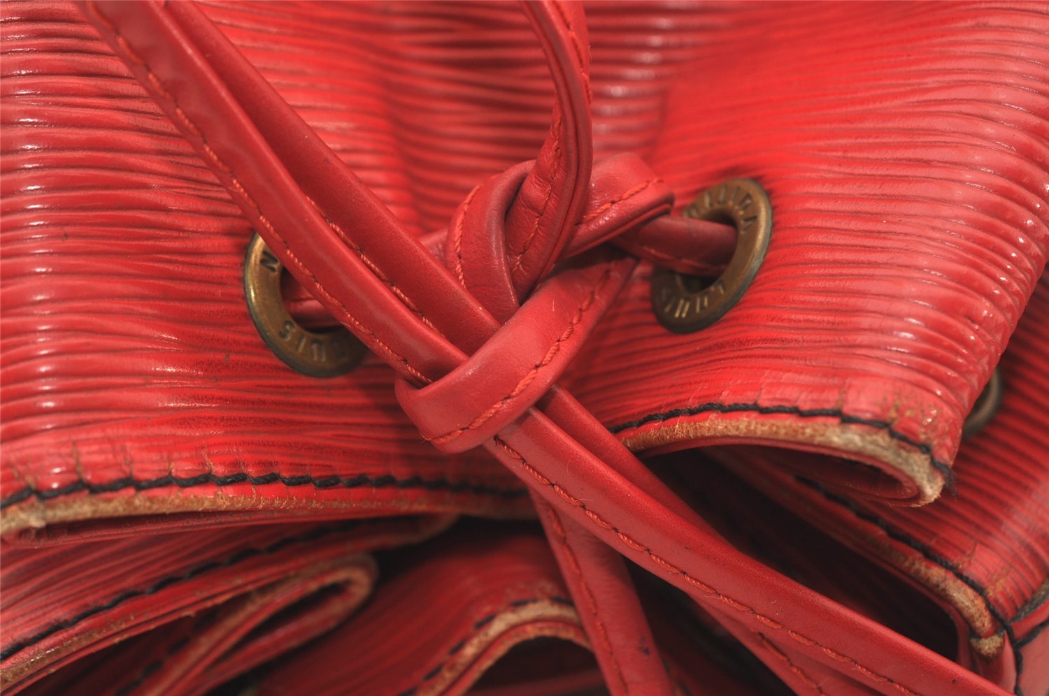 Authentic Louis Vuitton Epi Petit Noe Drawstring Bag M44107 Red Junk LV 3474J