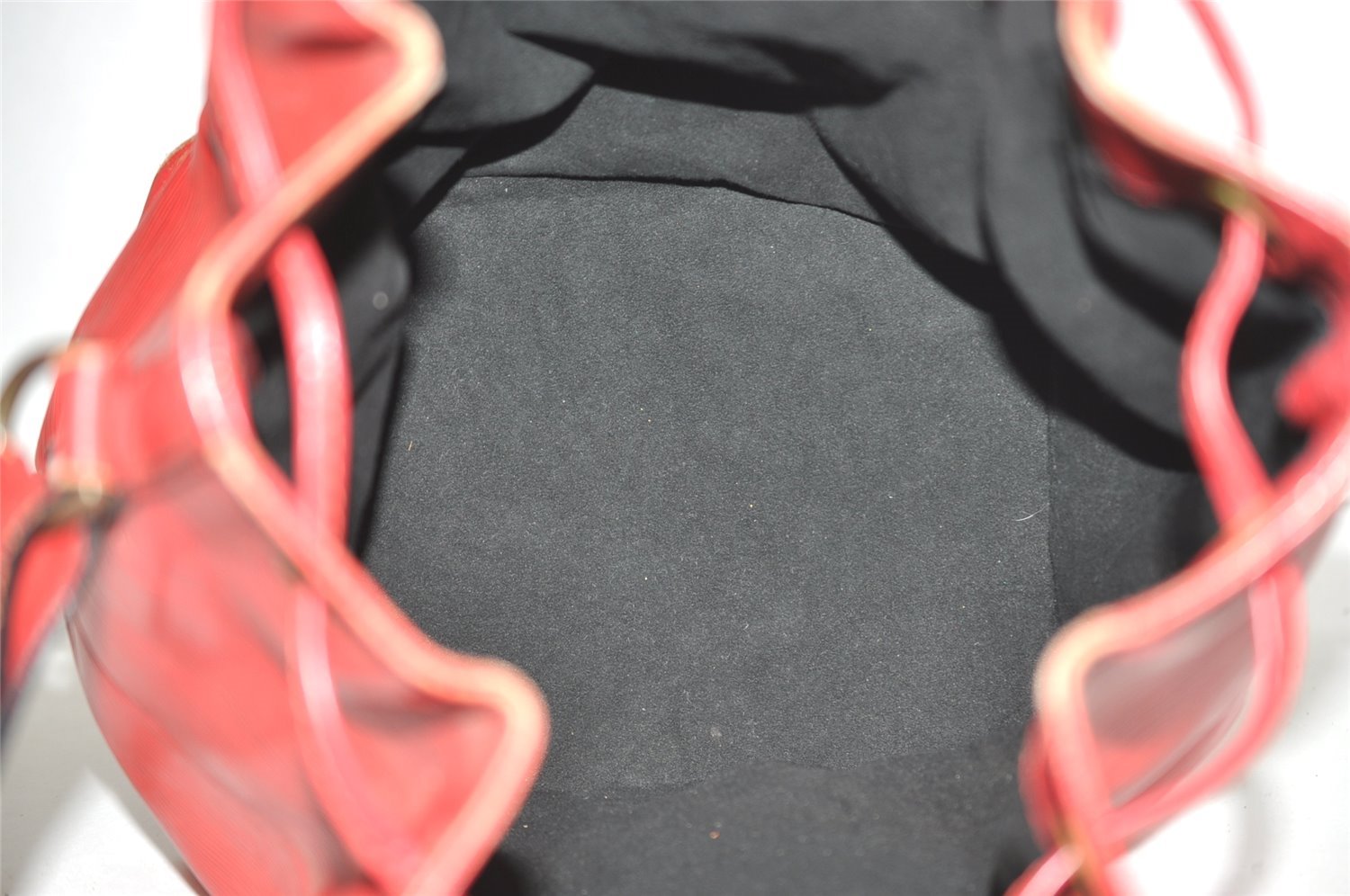 Authentic Louis Vuitton Epi Petit Noe Drawstring Bag M44107 Red Junk LV 3474J