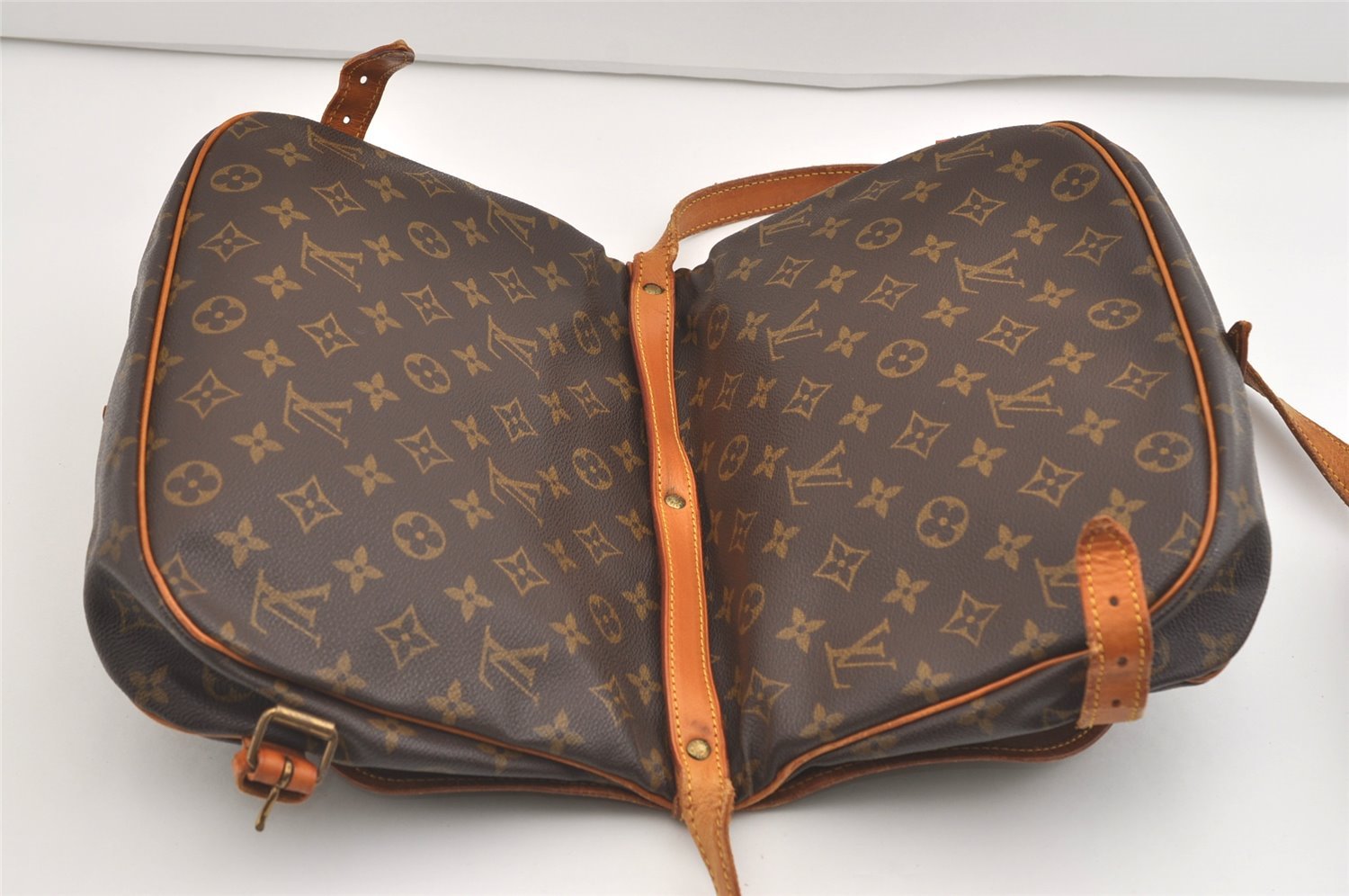 Authentic Louis Vuitton Monogram Saumur 30 Shoulder Cross Bag M42256 LV 3475J