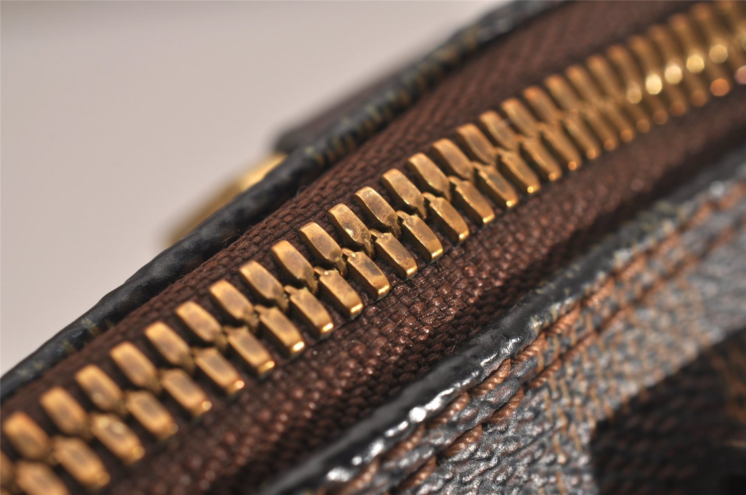 Authentic Louis Vuitton Damier Alma Hand Bag Purse N51131 LV 3479J