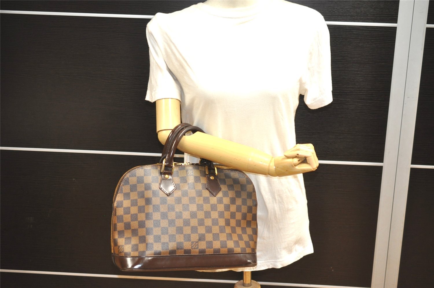 Authentic Louis Vuitton Damier Alma Hand Bag Purse N51131 LV 3479J